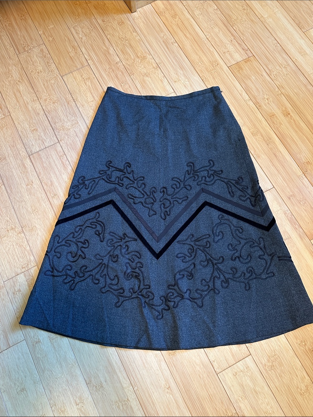 Ann Taylor Loft midi skirt gray size 2 fully lined